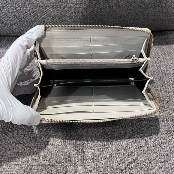 Authentic Gucci Guccissima Ivory Leather long zip around wallet - Picture 4 of 16